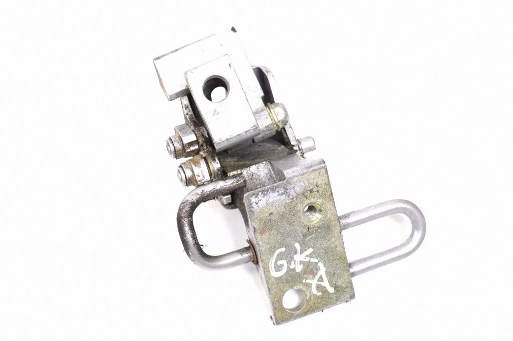 Rear door lower hinge – Porsche Cayenne (9PA) (2002-2010)