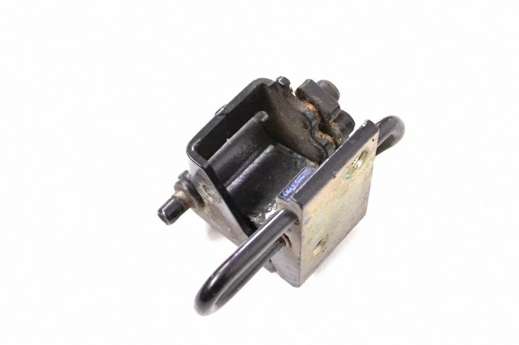 Rear door lower hinge – Porsche Cayenne (9PA) (2002-2010)