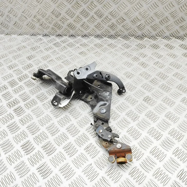 Tagaukse hingede komplekt A4477600347