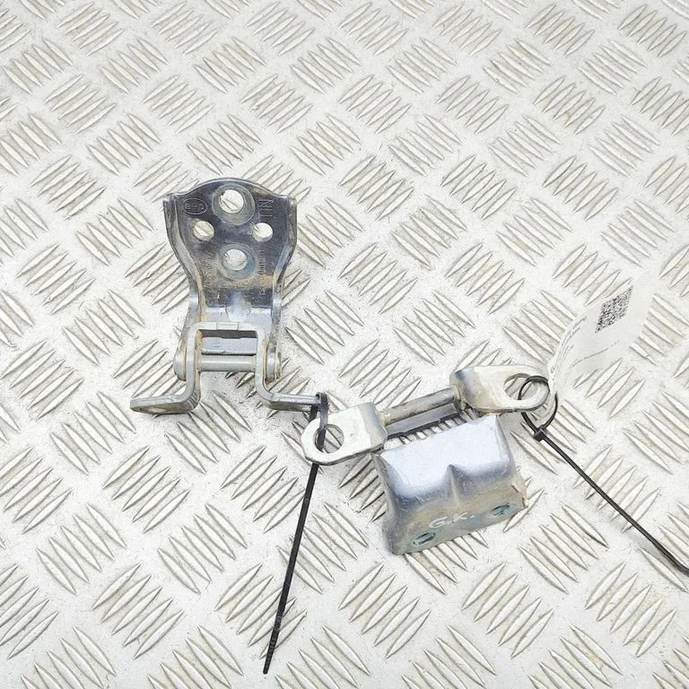 Komplet zawiasów drzwi tylnych ST6106109CU