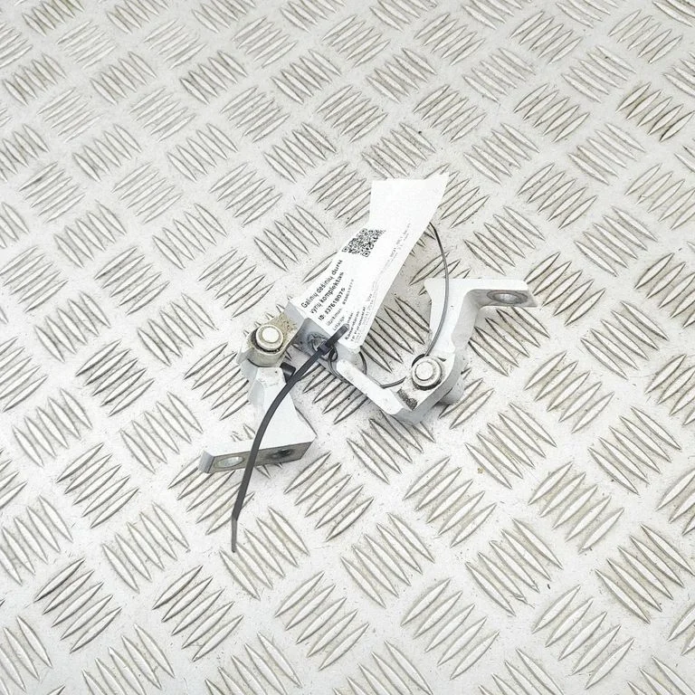 Komplet zawiasów drzwi tylnych 8K0831402K