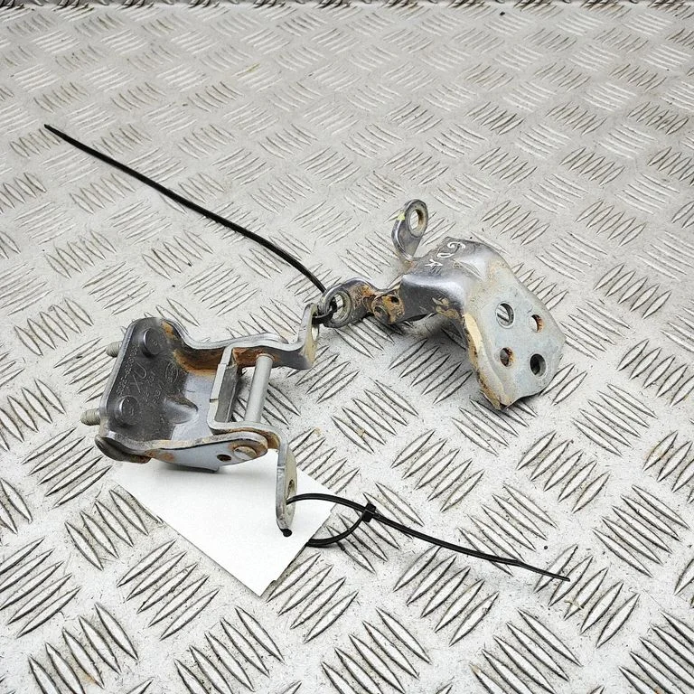 Komplet zawiasów drzwi tylnych ST6106100CU