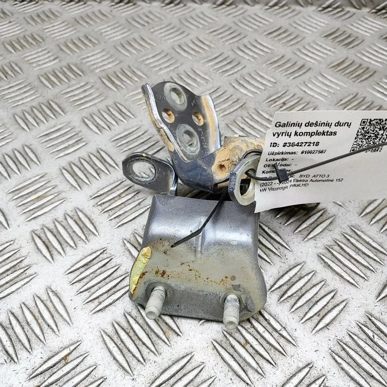 Komplet zawiasów drzwi tylnych ST6106100CU