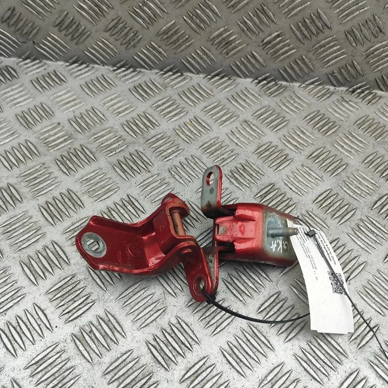 Aizmugurējo eņģu komplekts 8A6AA26811CE