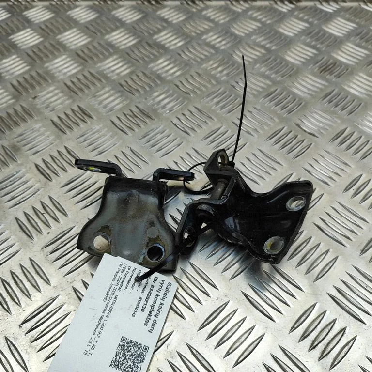 Aizmugurējo eņģu komplekts MB546471