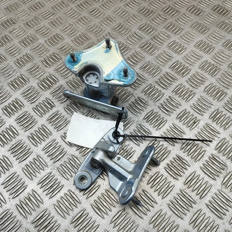 Rear door hinge set A1667300437