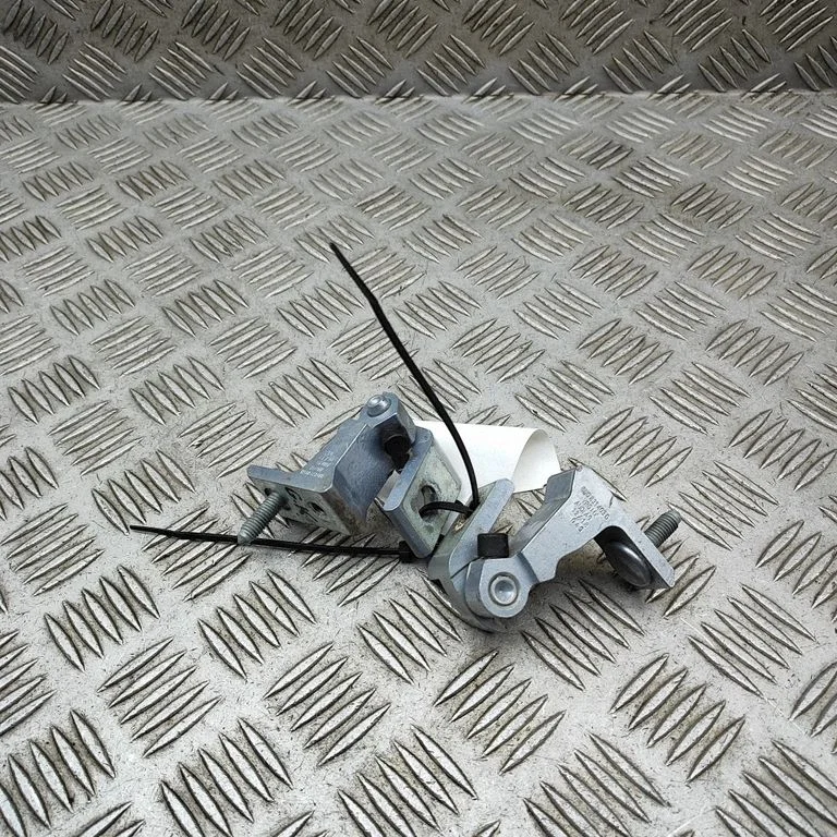 Aizmugurējo eņģu komplekts 8W0831403D