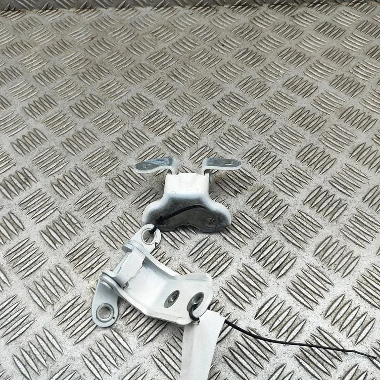 Aizmugurējo eņģu komplekts 6877033050