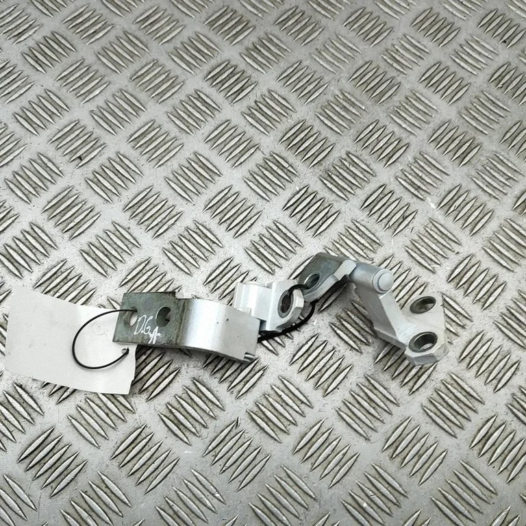 Aizmugurējo eņģu komplekts 6877030140