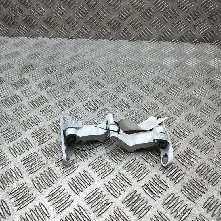 Rear door hinge set – Volvo S90, V90 (2016-)