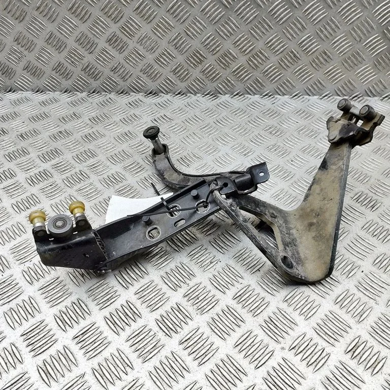 Aizmugurējo eņģu komplekts – Opel Vivaro (2019-)