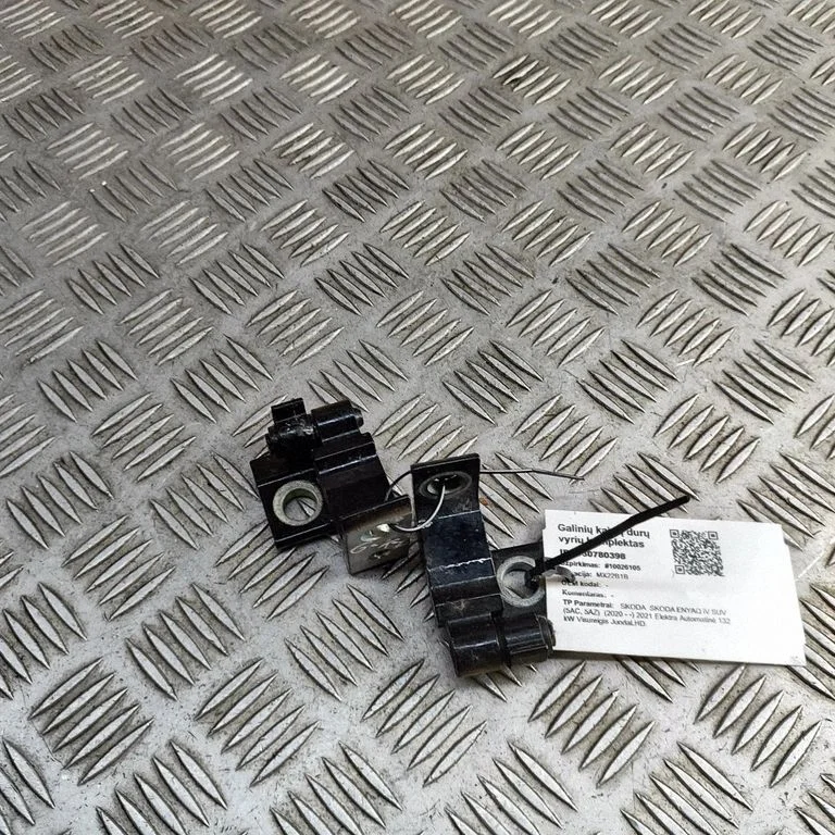 Tagaukse hingede komplekt 8V5833403D
