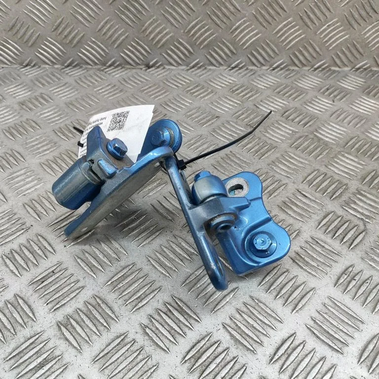 Tagaukse hingede komplekt A1767300337