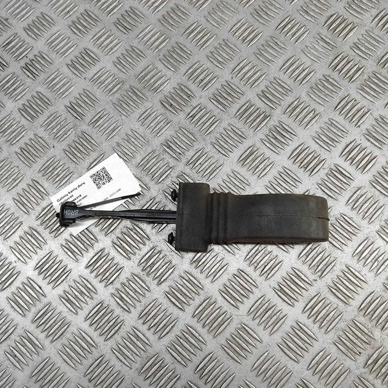 Rear door check strap stopper – Audi Q5 SQ5 8R (2008-2017)