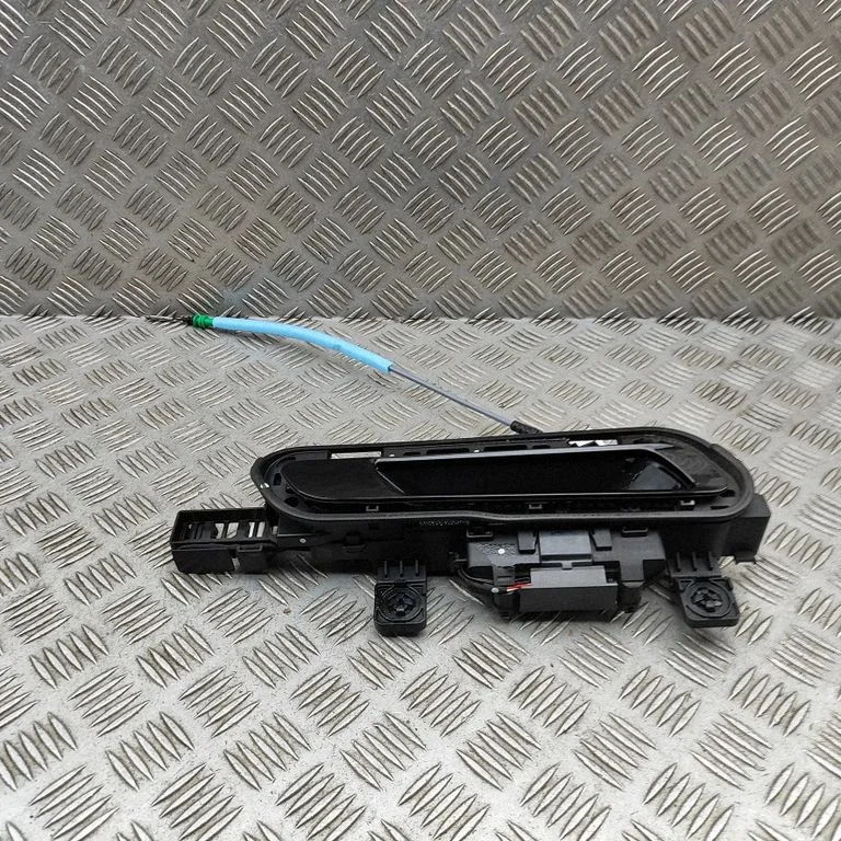 Tagaukse välimine käepide – BMW iX1 (2022-)