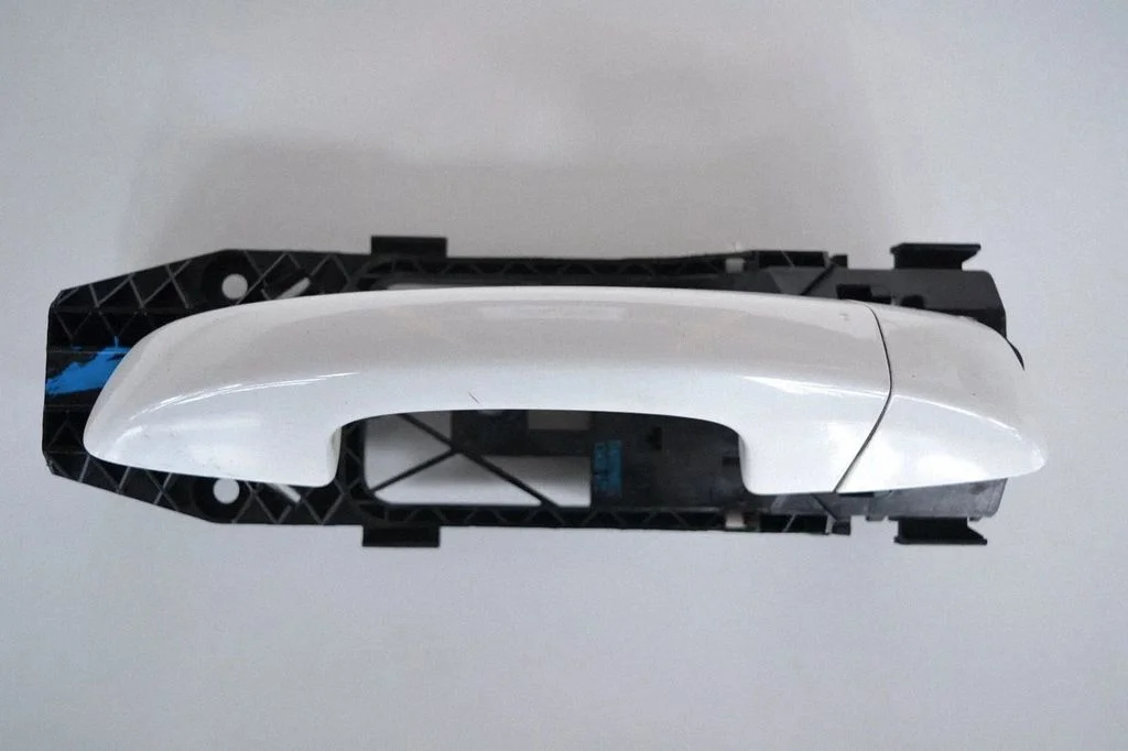 Aizmugurējo durvju ārējais atvēršanas rokturis 5N08398656