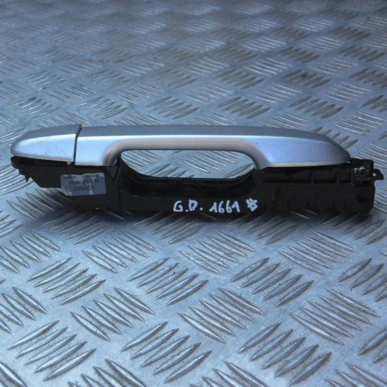 Aizmugurējo durvju ārējais atvēršanas rokturis 692030D09000