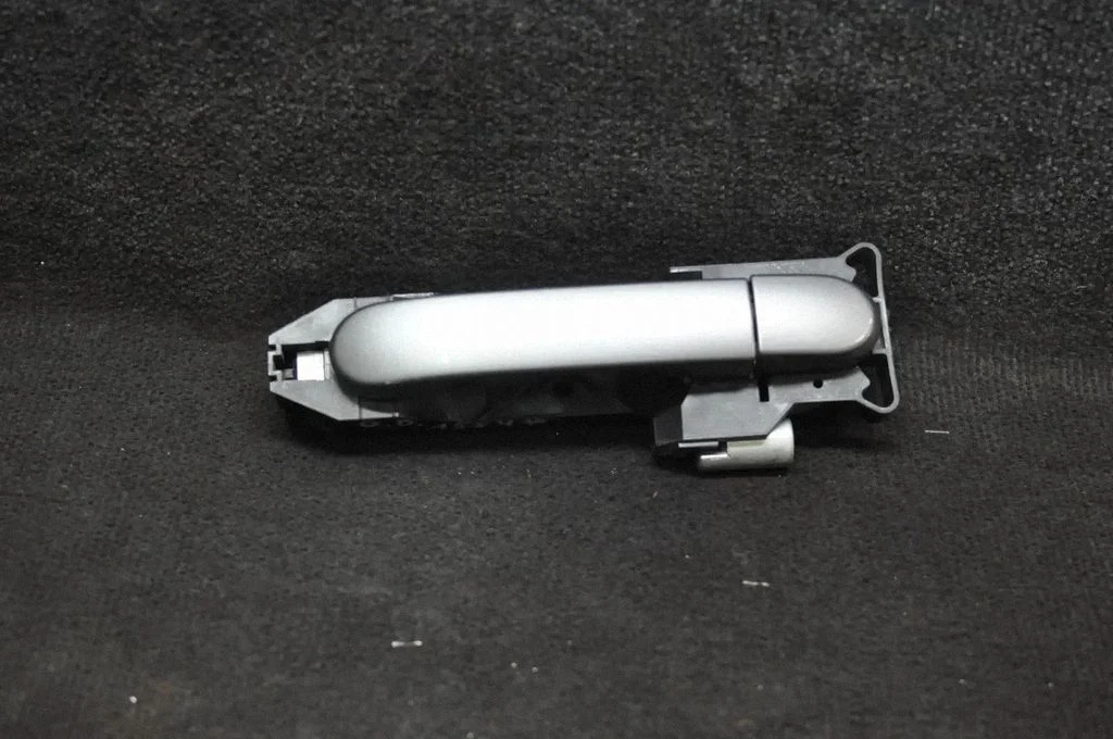 Tagaukse välimine käepide – Nissan Note (E11) (2006-2014), parem