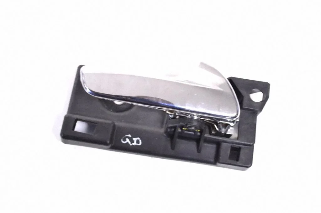 Rear door interior handle – rear right