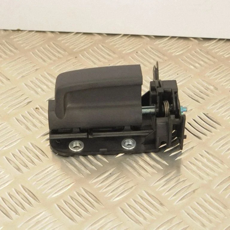 Aizmugurējais iekšējais atvēršanas rokturis 7N0843641J