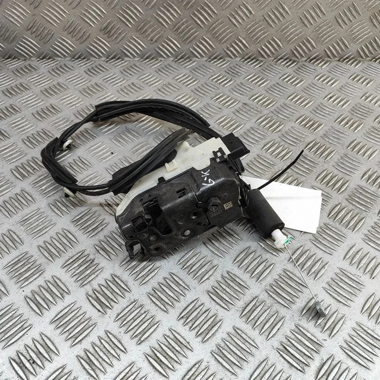 Aizmugurējo durvju slēdzene 9822172480