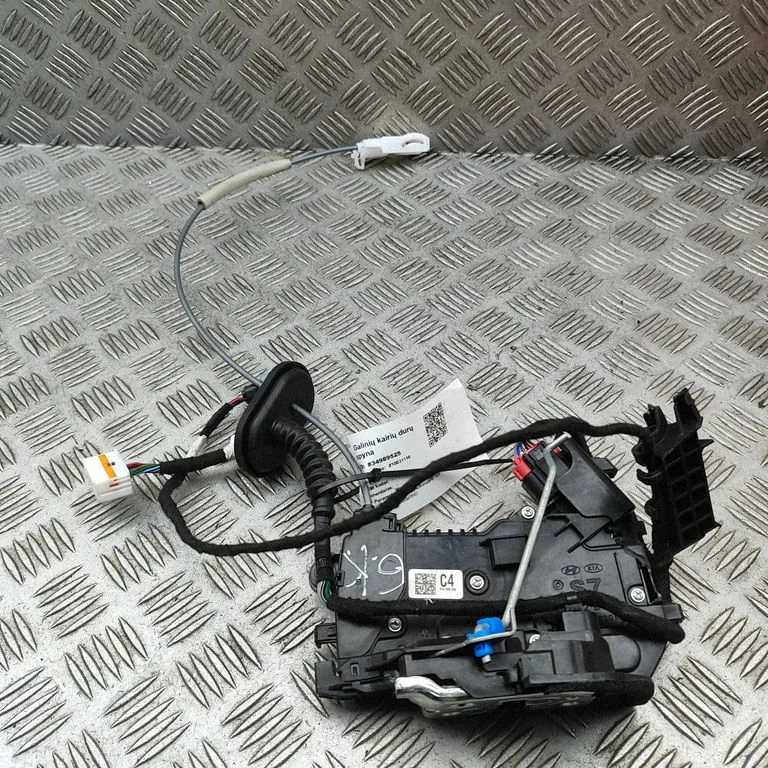 Aizmugurējo durvju slēdzene 81410KL300