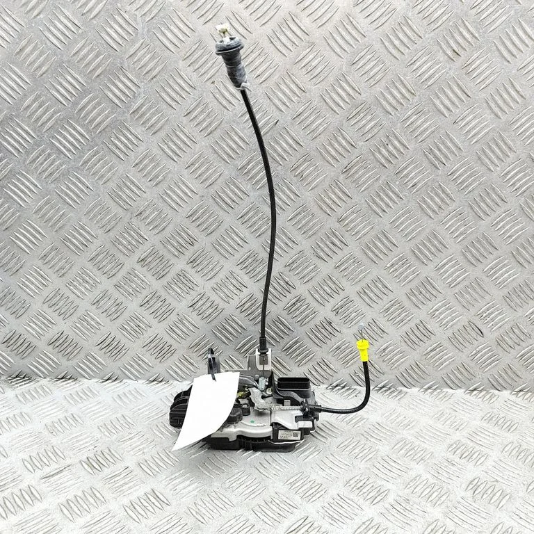 Aizmugurējo durvju slēdzene 31462779