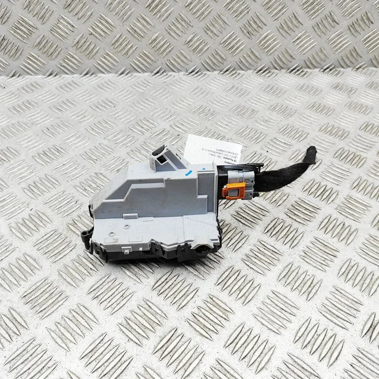 Rear door lock 16942528