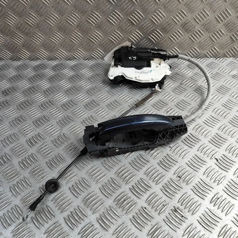 Rear door lock – Volkswagen Amarok (2010-2020)