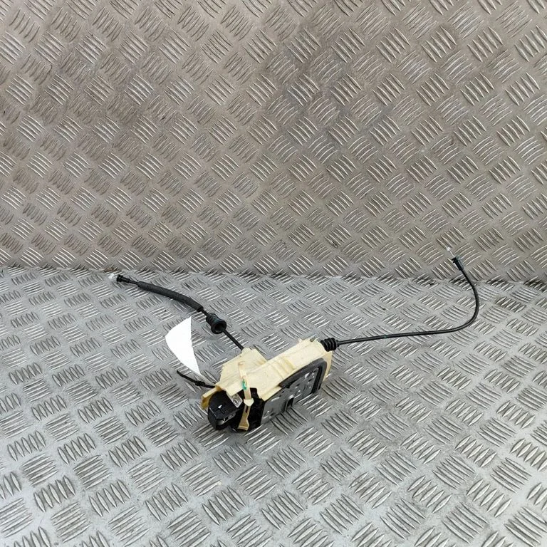 Rear door lock 32310949