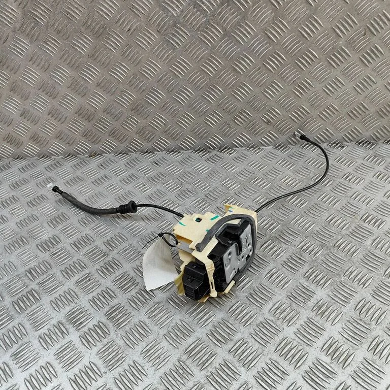 Rear door lock 32310950