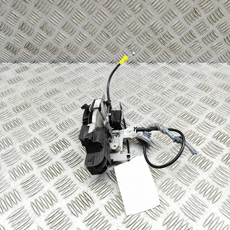Aizmugurējo durvju slēdzene 31349897