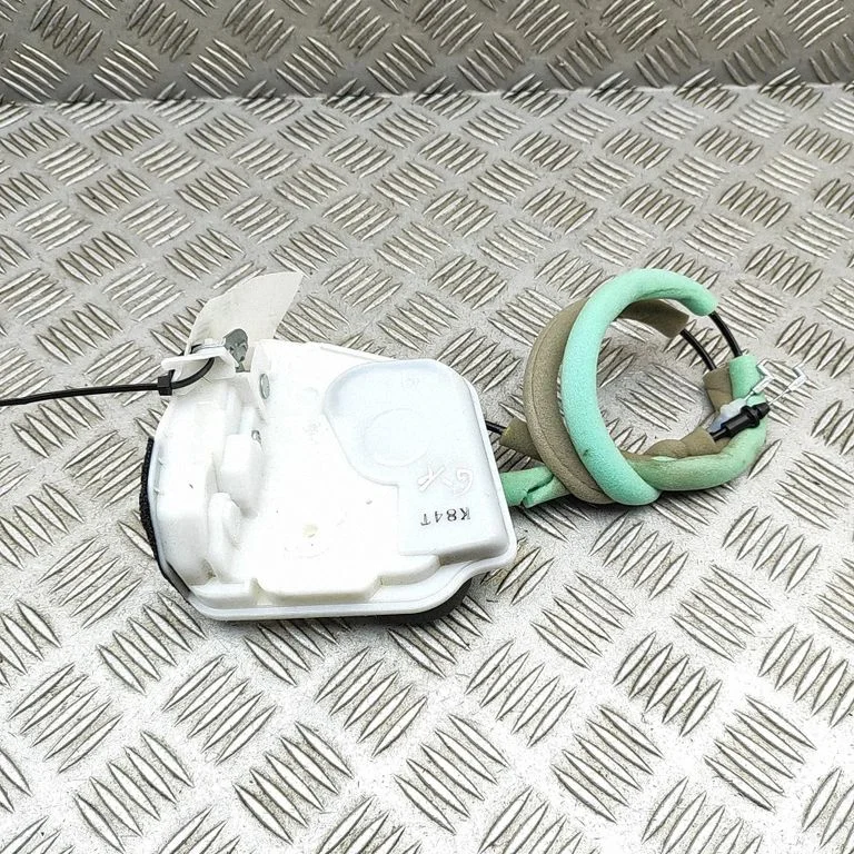Rear door lock KB9G73310
