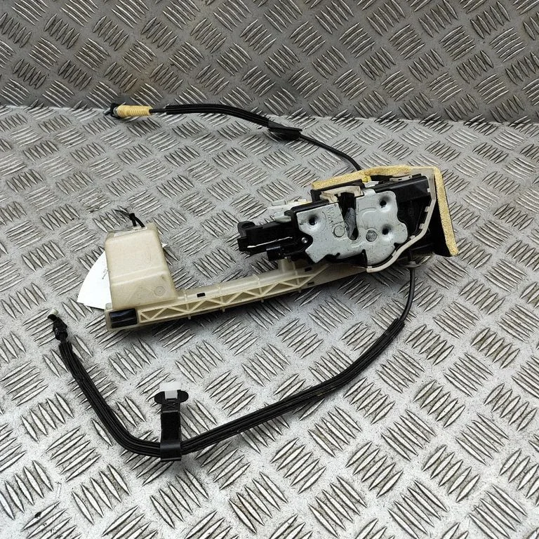Aizmugurējo durvju slēdzene FL3Z1626494E