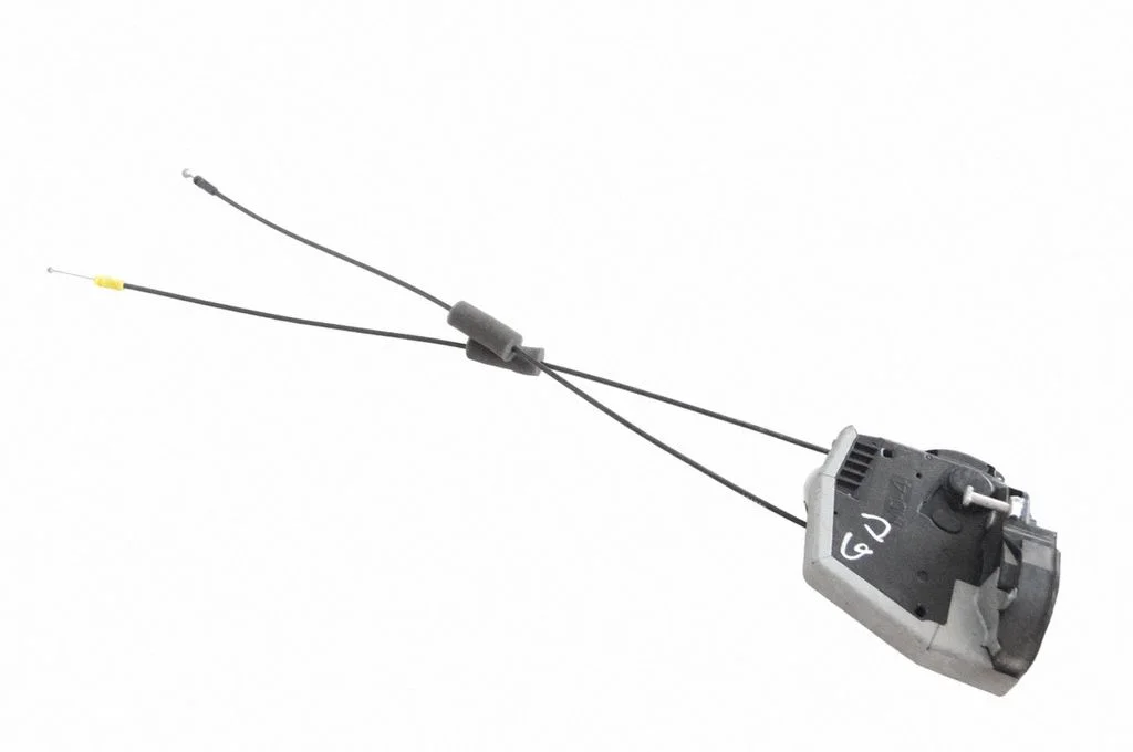 Aizmugurējo durvju slēdzene – labā