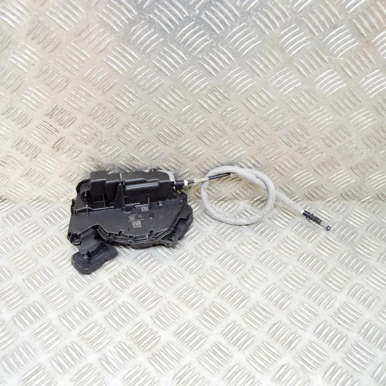 Aizmugurējo durvju slēdzene 5TA839015P