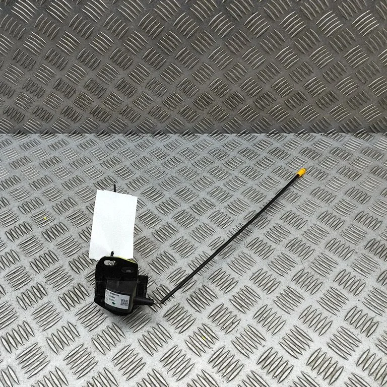 Aizmugurējo durvju slēdzene 8200661149