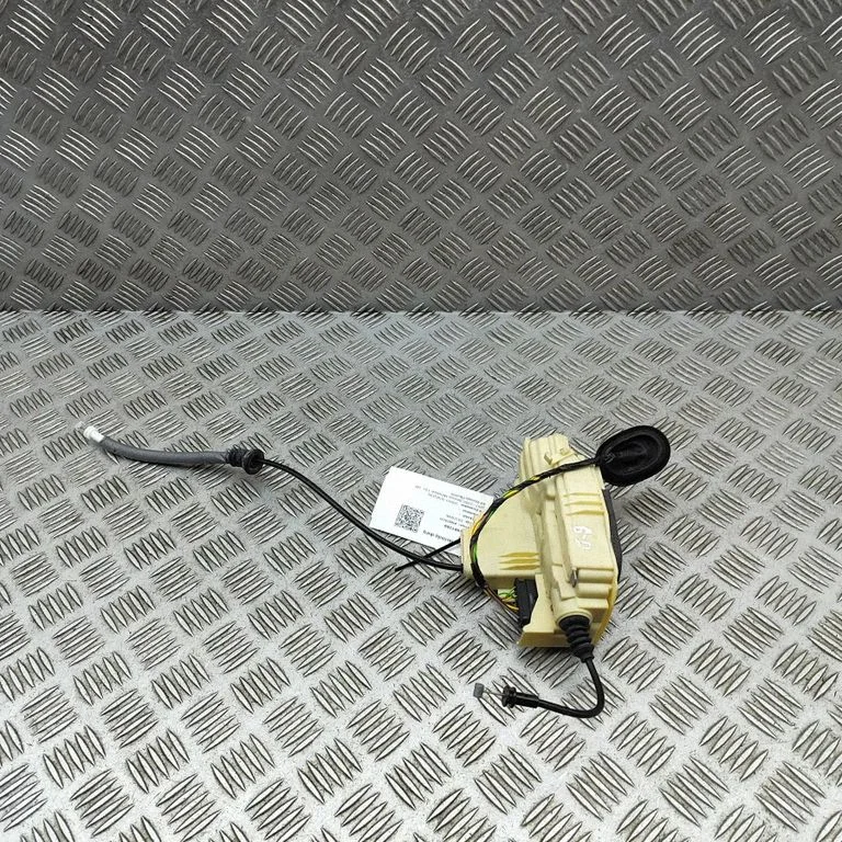Aizmugurējo durvju slēdzene 32310710