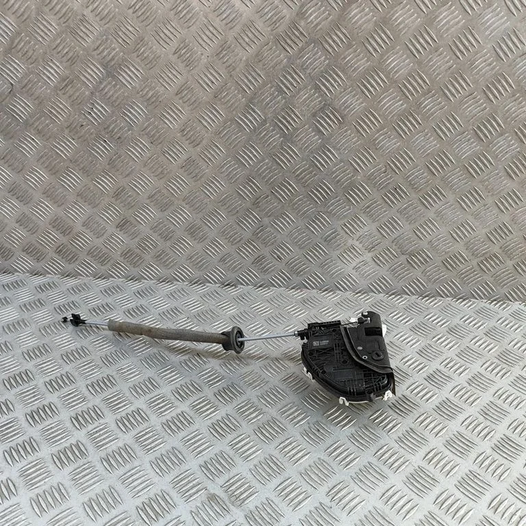 Aizmugurējo durvju slēdzene 8X0839015G