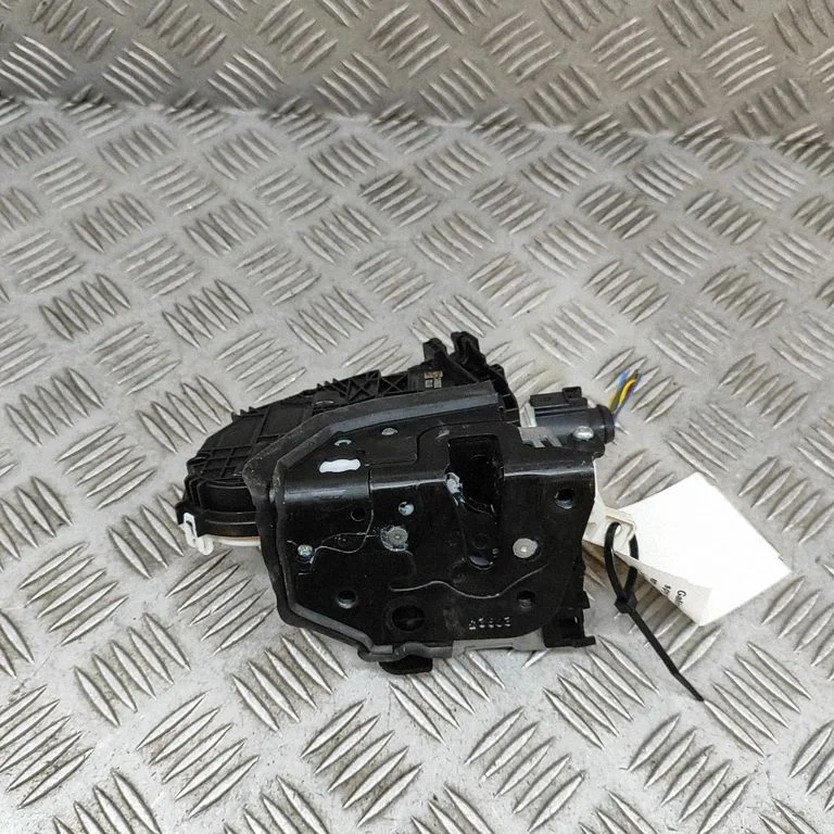 Aizmugurējo durvju slēdzene 4G0839015J