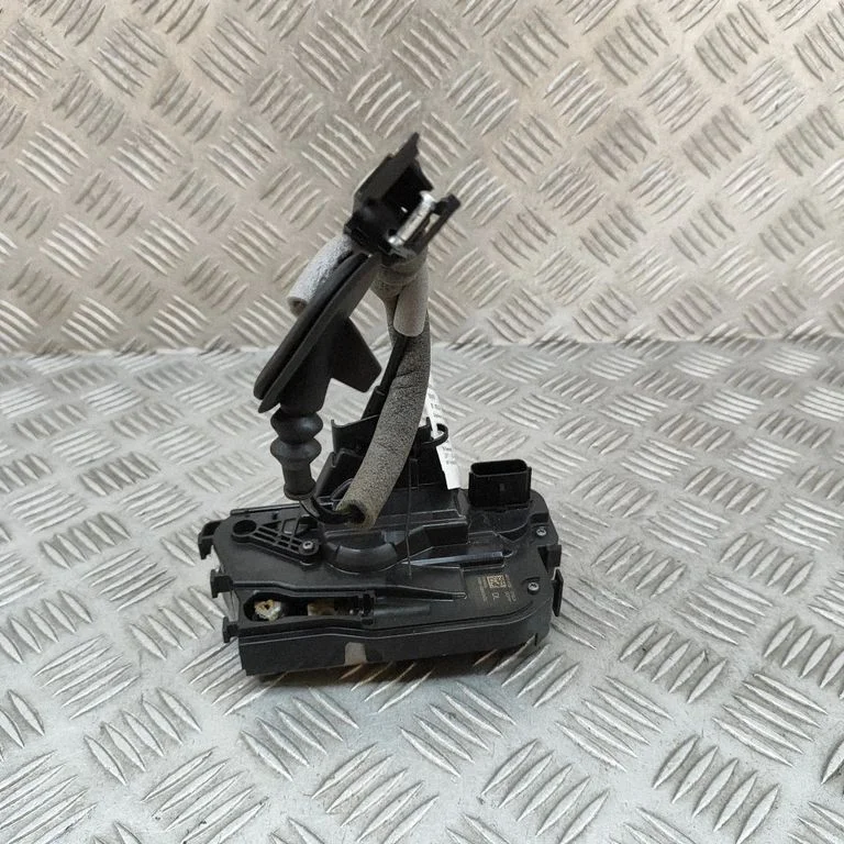 Aizmugurējo durvju slēdzene H1BAA26413DG