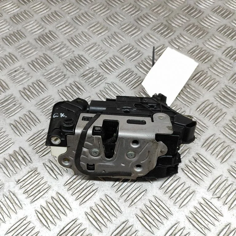 Rear door lock – Volkswagen Amarok (2010-2020)