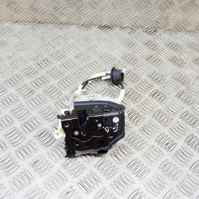 Rear door lock 8K0839016F