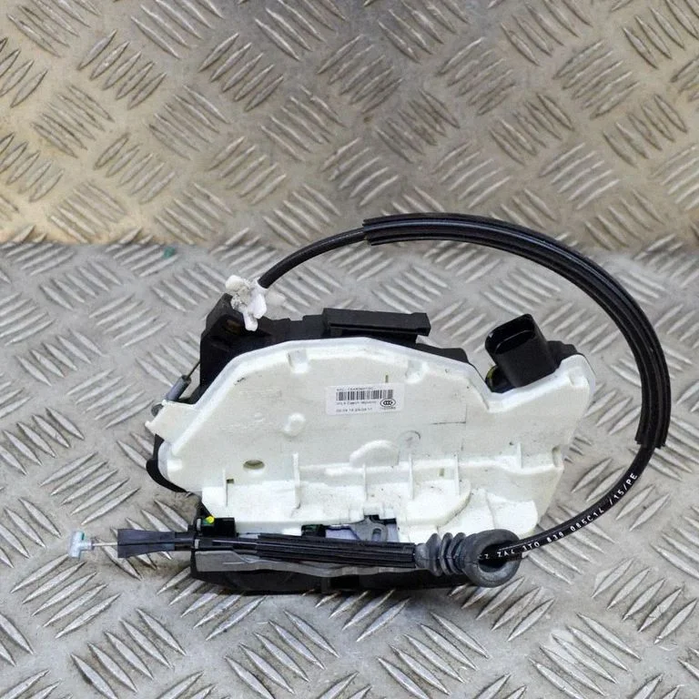 Zamek drzwi tylnych 1S4839015C