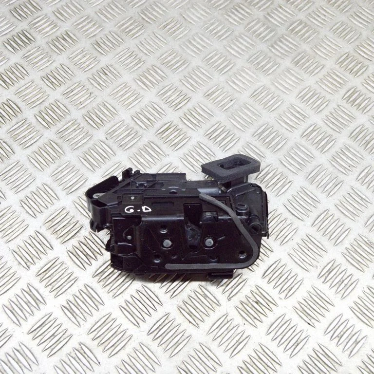 Aizmugurējo durvju slēdzene 5TA839016L