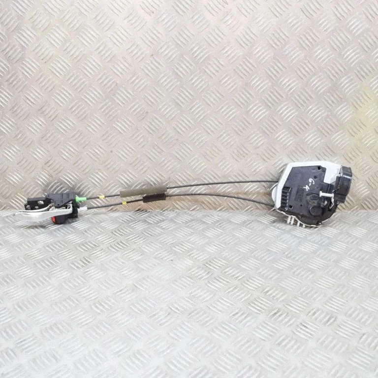 Aizmugurējo durvju slēdzene 6927447040