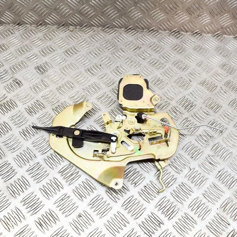 Rear door lock – left