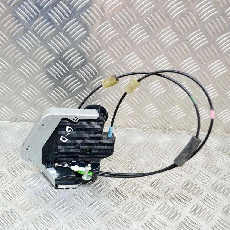 Aizmugurējo durvju slēdzene N4610601