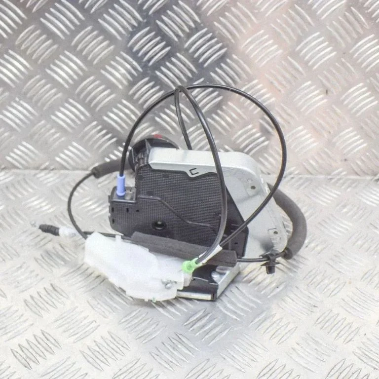 Aizmugurējo durvju slēdzene T48I1321
