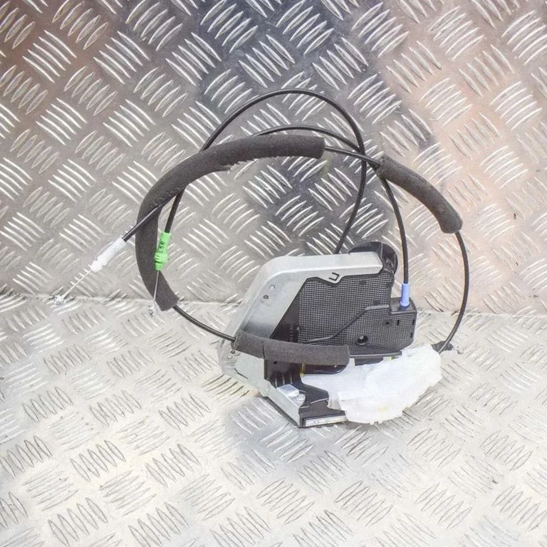 Aizmugurējo durvju slēdzene T48I2202